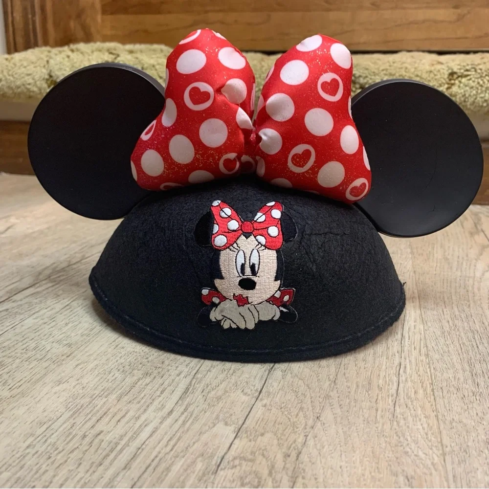 Disney Parks Minnie Mouse ears hat red and white polka dot bow Disney world